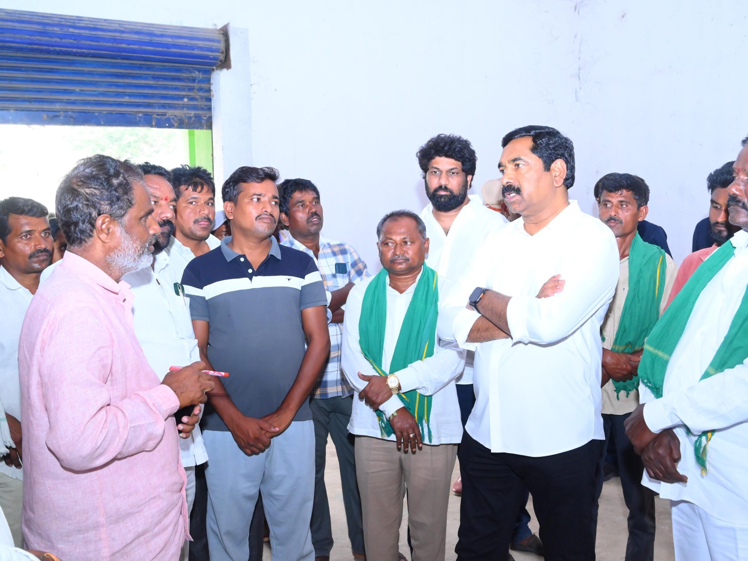 వ్యవసాయ మార్కెట్ తనిఖీ చేసిన ఎమ్మెల్యే