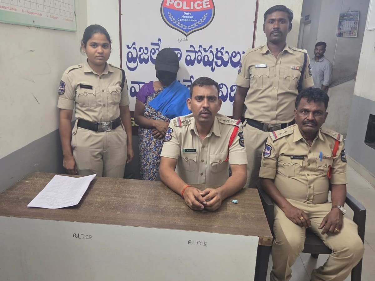 హత్య కేసులో నిందితురాలు అరెస్ట్