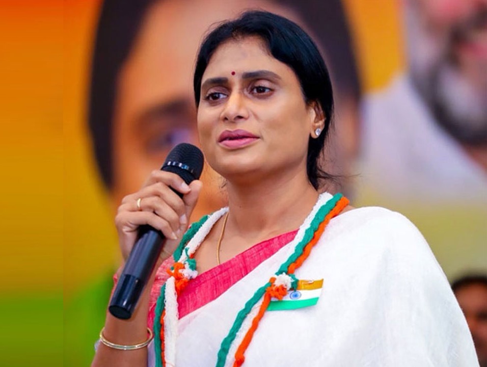 ఇంధన కొరతను వెంటనే పరిష్కరించాలి: షర్మిల