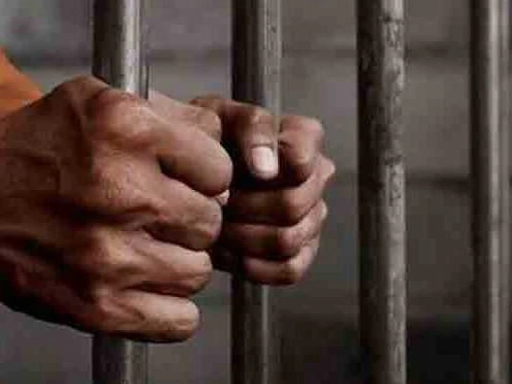 యువతిపై దాడి చేసిన వ్యక్తికి జైలు