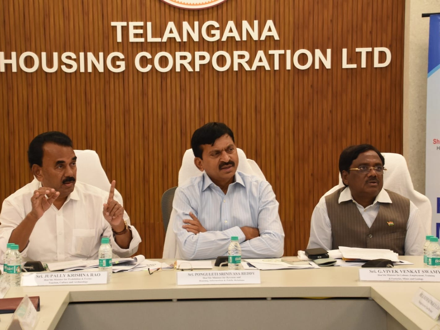 ఇందిరమ్మ ఇళ్ల నిర్మాణ పనులను వేగవంతం చేయాలి: వివేక్