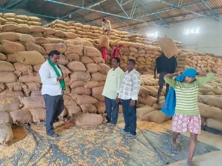 గోడౌన్‌ను పరిశీలించిన మార్కెట్ కమిటీ ఛైర్మన్