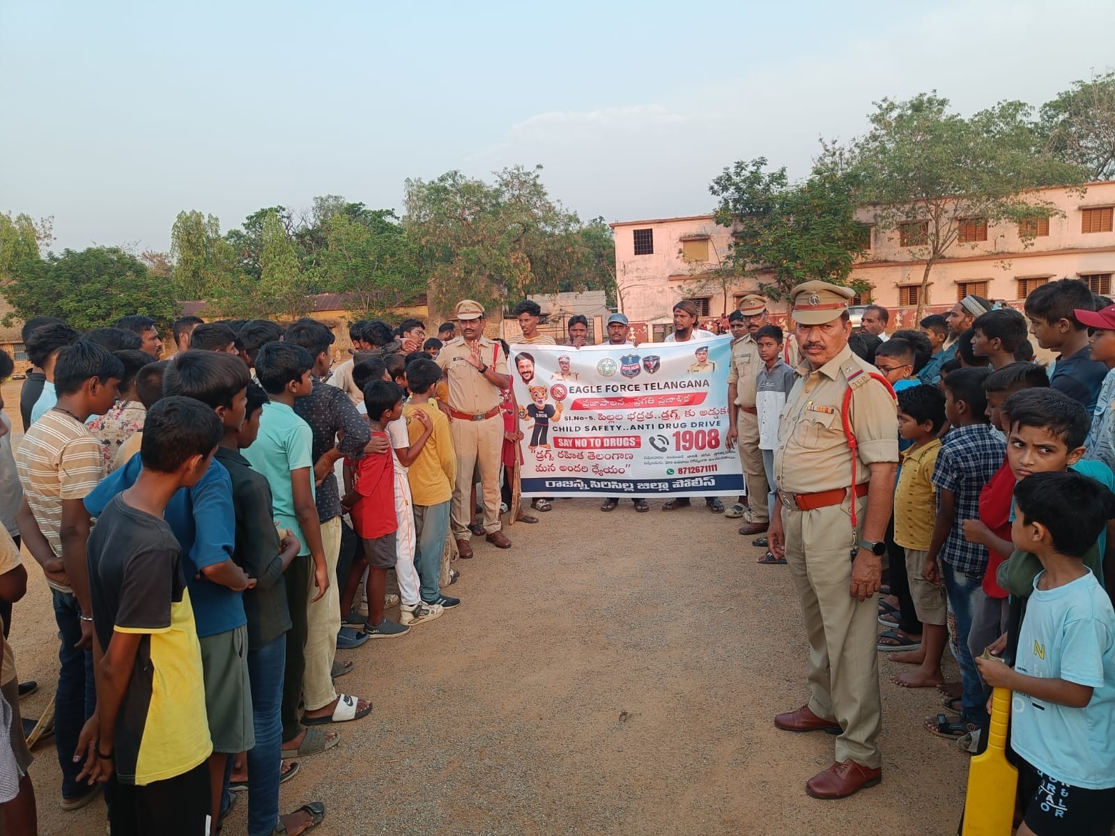 ‘డ్రగ్స్‌కు దూరంగా ఉండాలి’