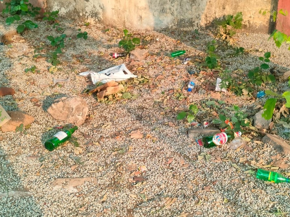 మందు బాబులకు అడ్డగా మారిన తిలక్ గ్రౌండ్