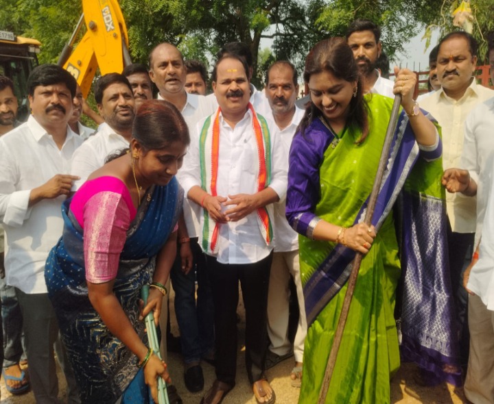 బీటీ రోడ్డు పనులకు శంకుస్థాపన చేసిన ఎమ్మెల్యే