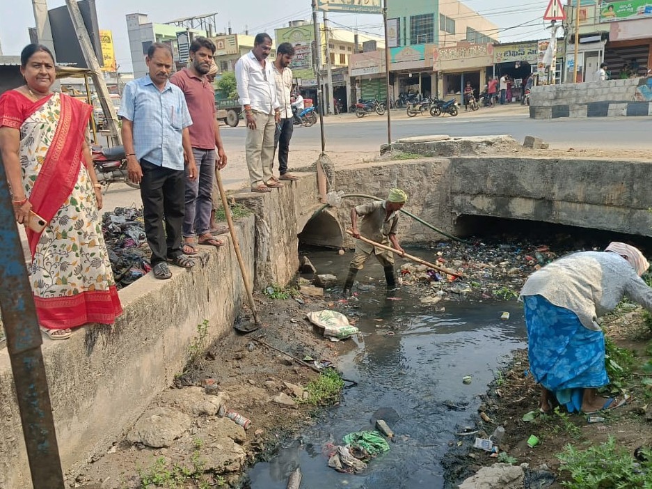పనులను పరిశీలించిన ఛైర్‌పర్సన్