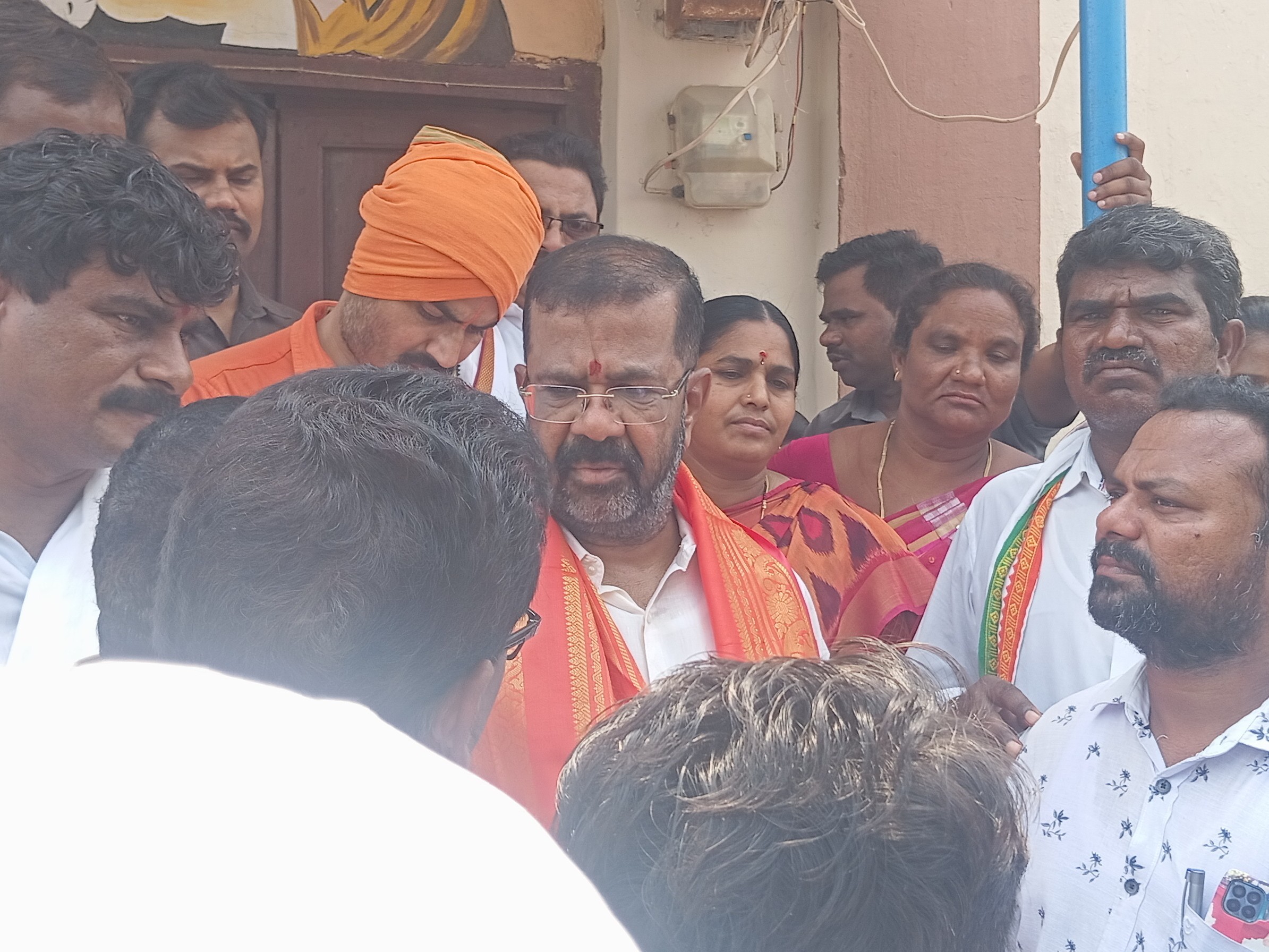 దోమిడి ఎస్సీ కాలనీలో ఎమ్మెల్యే నాయిని పాదయాత్ర