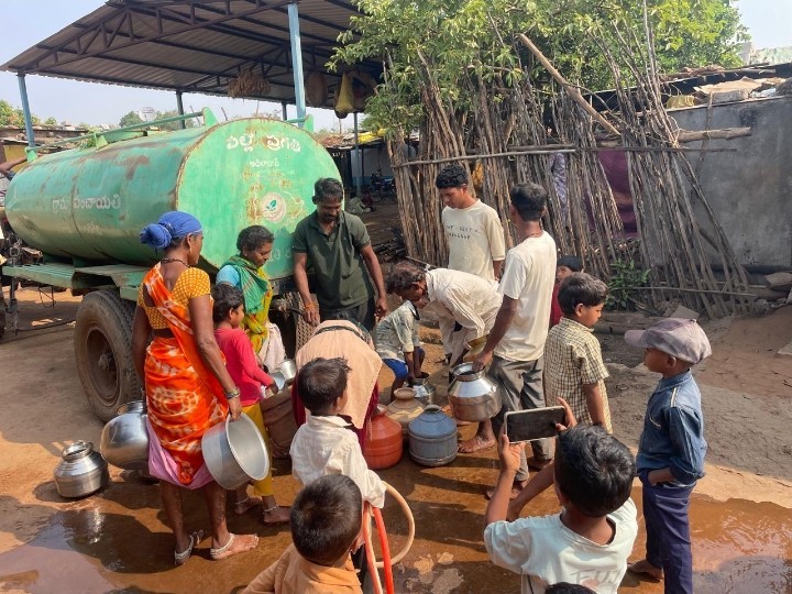 ట్యాంకరుతో నీటి సరఫరా!