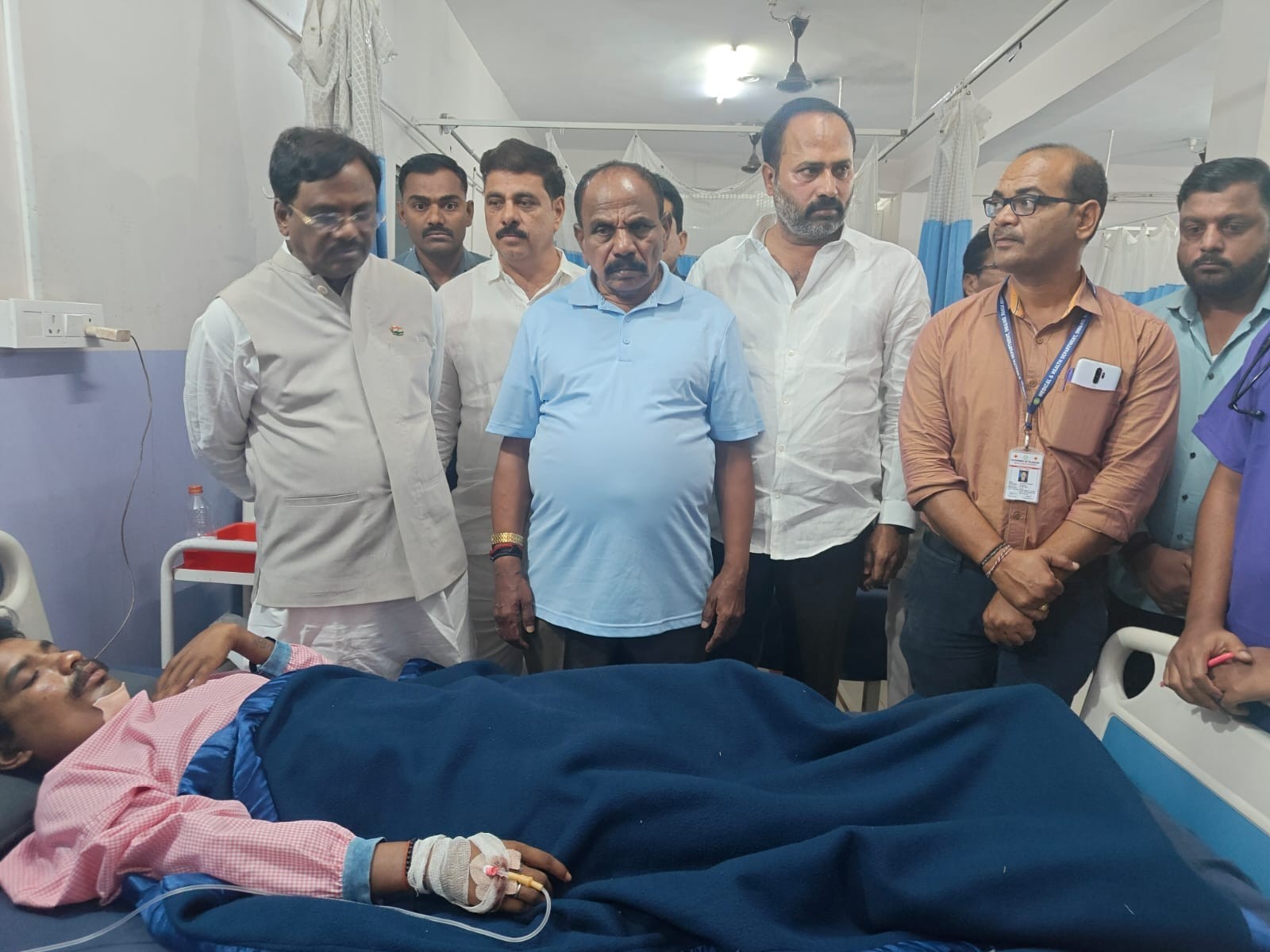 గ్రీన్ ప్రమాదంలో గాయపడిన వారిని పరామర్శించిన మంత్రి