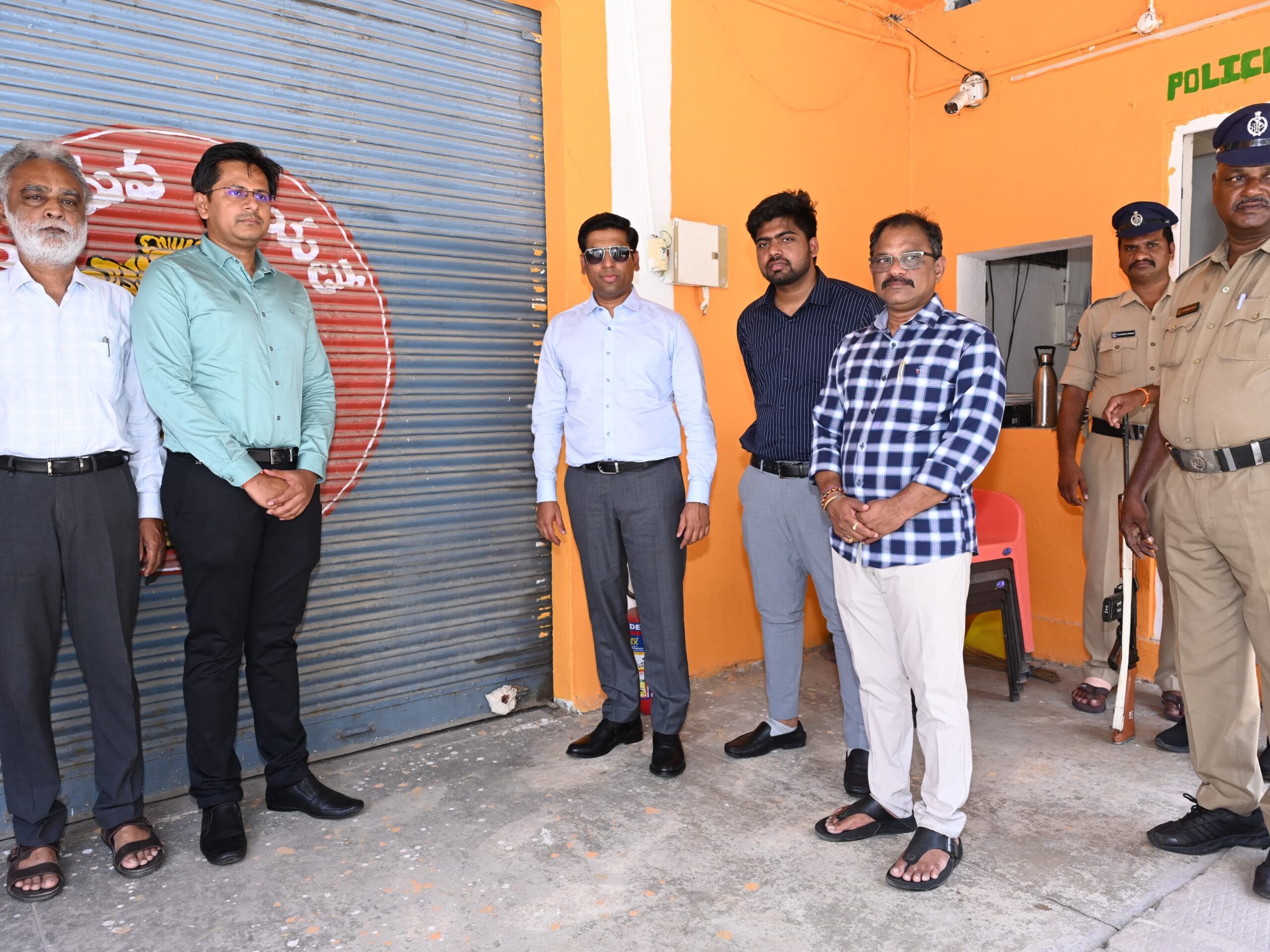 ఈవీఎంలు భద్రపరిచిన గోదాములను తనిఖీ చేసిన కలెక్టర్