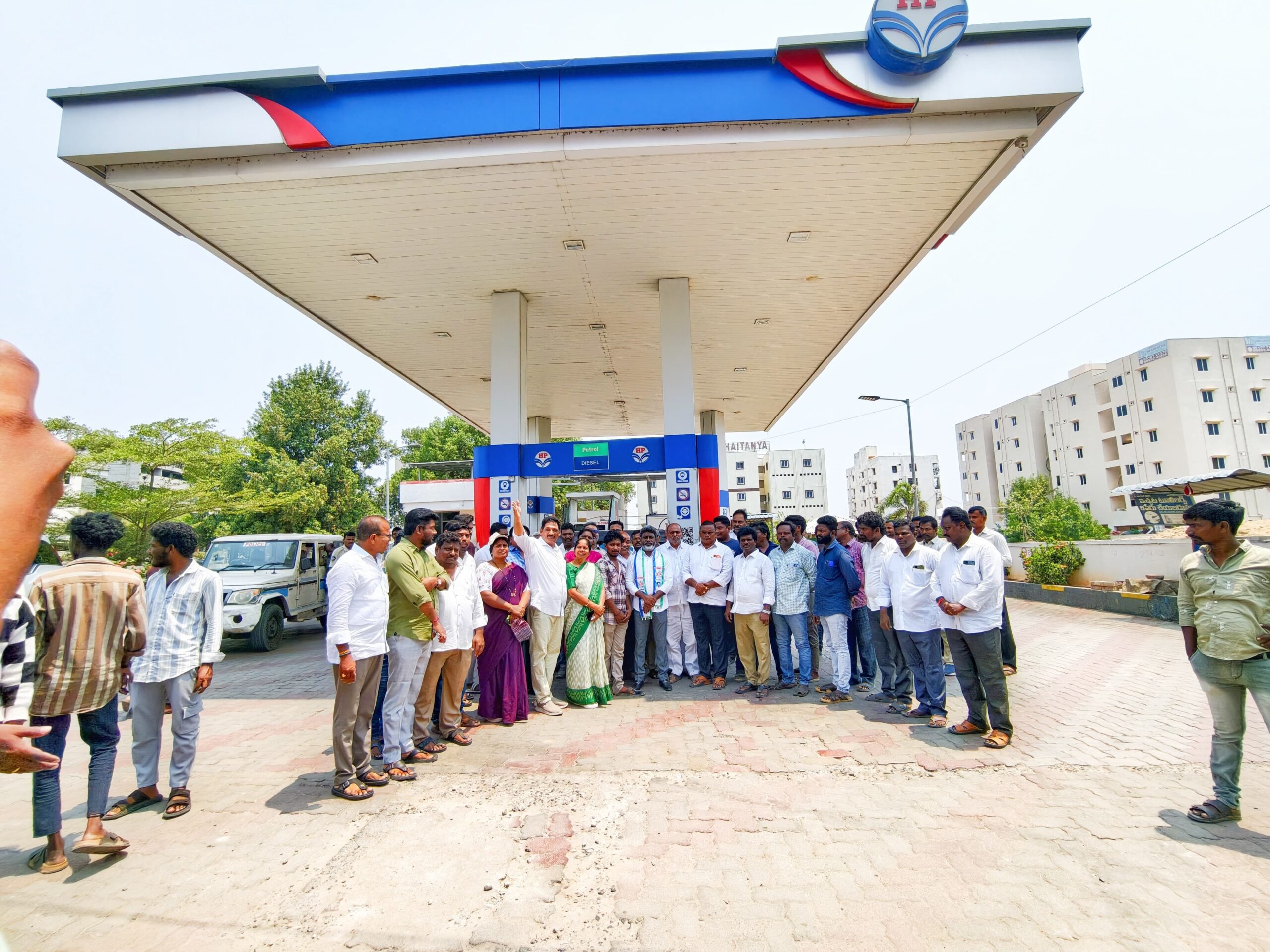 కూటమి నిర్లక్ష్యంమే ఈ పెట్రోల్ కొరత