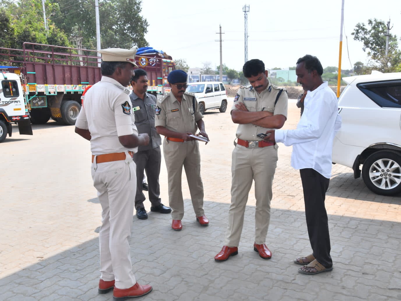 జిల్లా వ్యాప్తంగా ఎస్పీ ఆకస్మిక తనిఖీలు