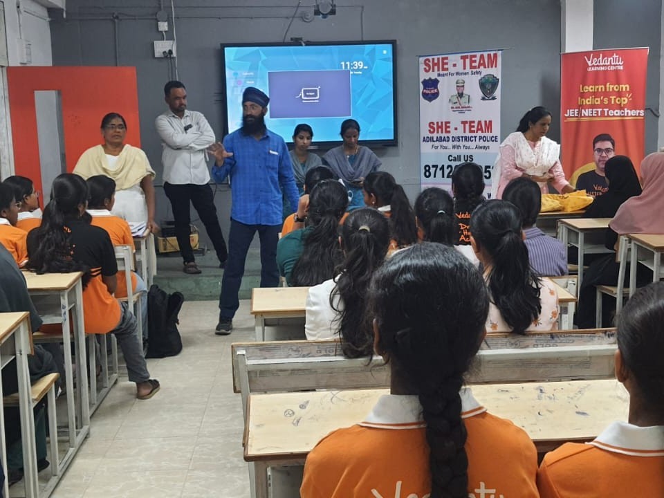 ‘సోషల్ మీడియా పట్ల అప్రమత్తంగా ఉండాలి’