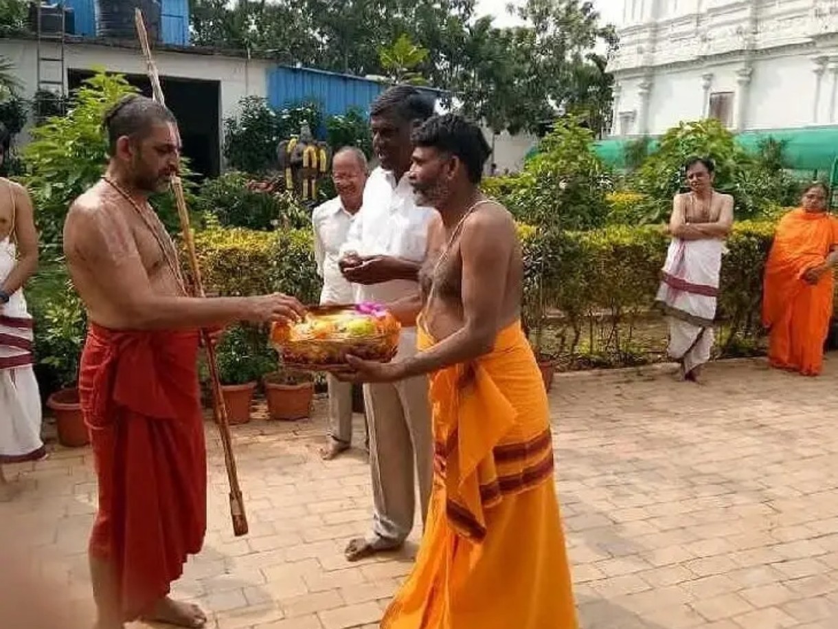 చిన్నజీయర్ స్వామికి బ్రహ్మోత్సవాల ఆహ్వానం