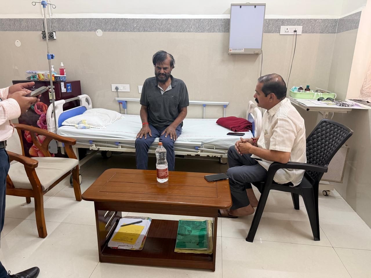 దుశ్చర్ల సత్యనారాయణను పరామర్శించిన దాస్యం