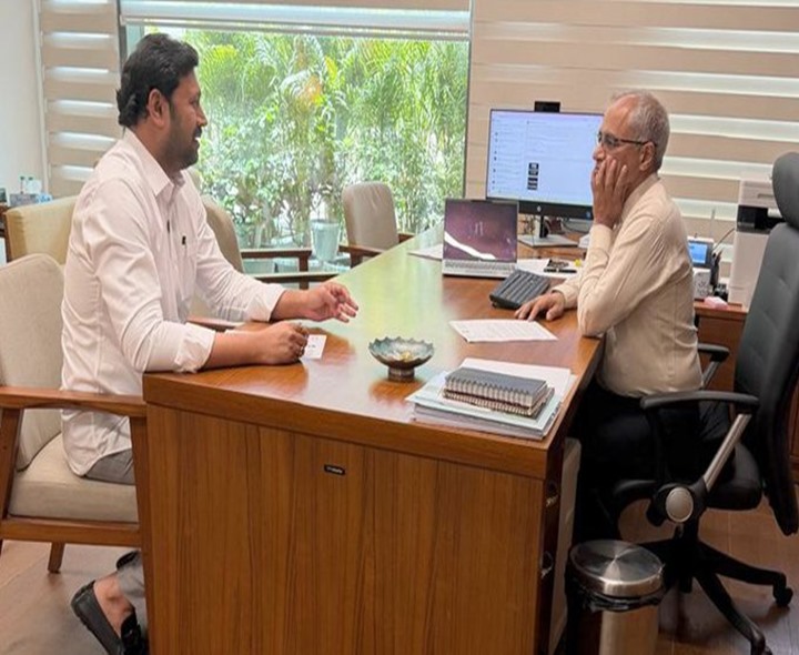 కేంద్ర పెట్రోలియం కార్యదర్శిని కలిసిన ఎంపీ అవినాష్