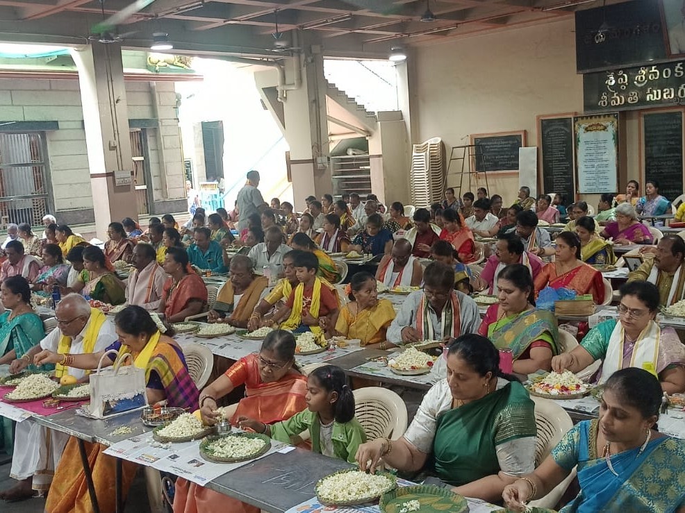 శ్రీ వాసవి అమ్మవారికి విశేష పుష్పార్చన