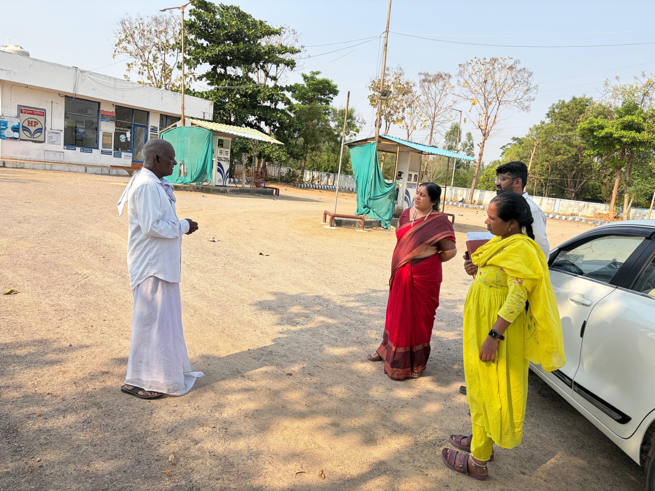 కోనాపూర్ పెట్రోల్ బంకును తనిఖీ చేసిన తహసీల్దార్