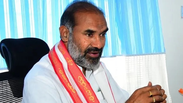 కవిత పార్టీకి రాష్ట్రంలో చోటులేదు: ఆది శ్రీనివాస్