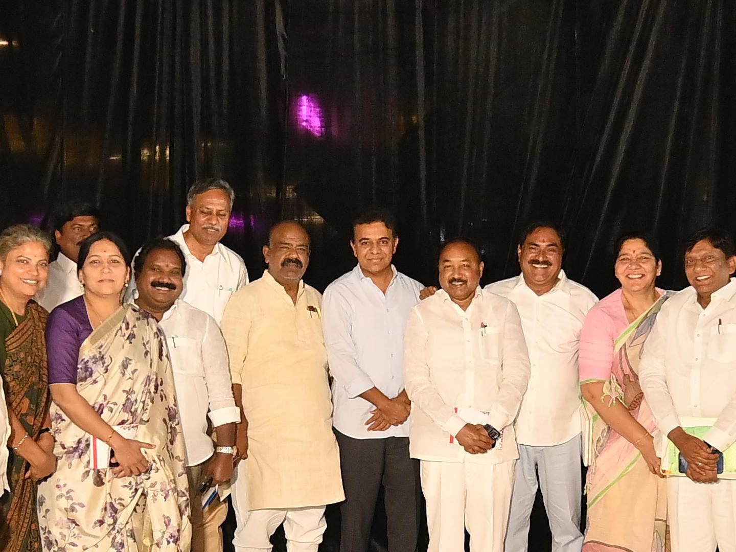 సమీక్షా సమావేశంలో పాల్గొన్న మాజీ MLA