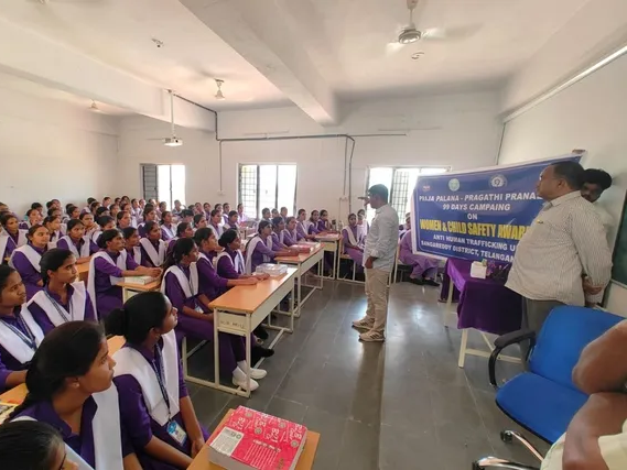 ప్రభుత్వ కళాశాలలో అవగాహన కార్యక్రమం