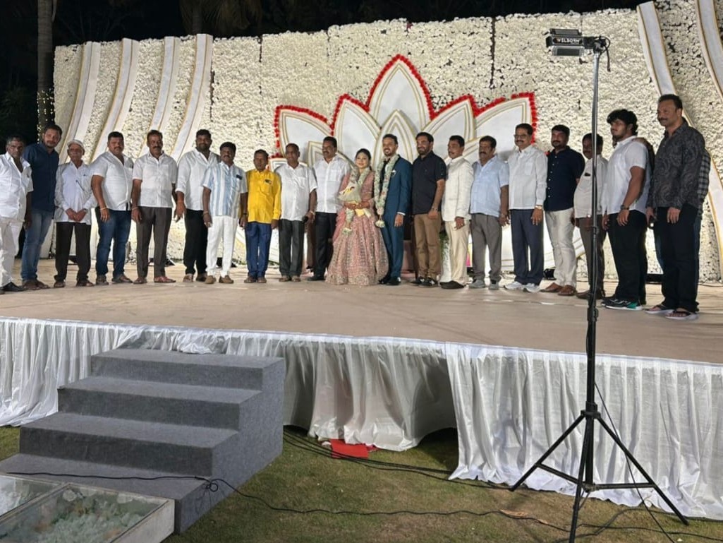 వివాహ రిసెప్షన్‌కు హాజరైన చిట్టిబాబు