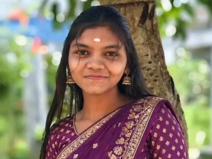 ఎలుకల మందు సేవించిన విద్యార్థిని మృతి