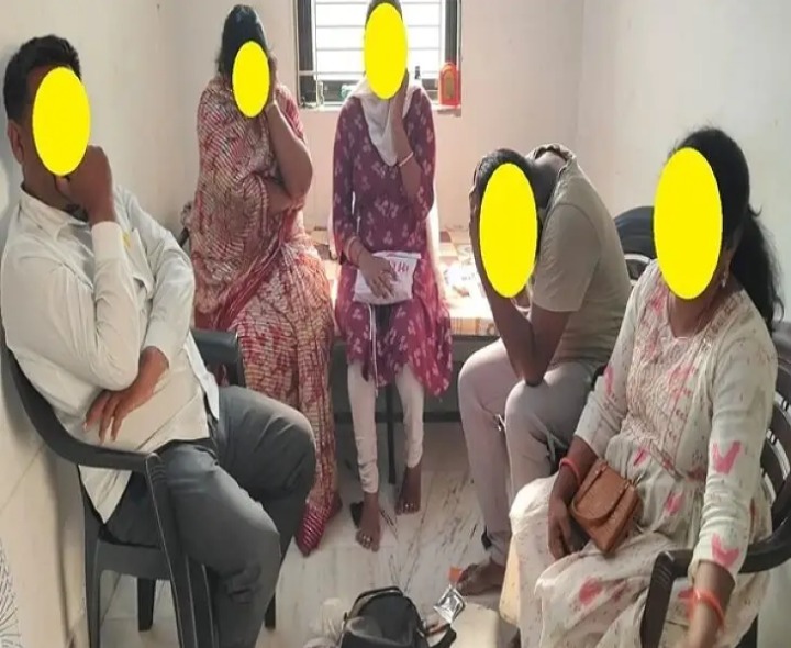 వ్యభిచార గృహంపై దాడి.. ఐదుగురి అరెస్ట్
