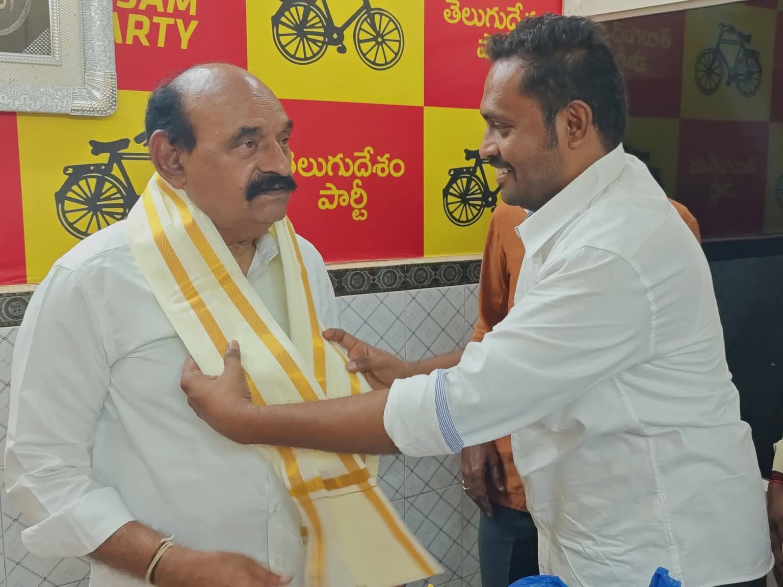 మంత్రి ఫరూక్‌ను కలిసిన అడ్వకేట్ ప్రసాద్ రెడ్డి