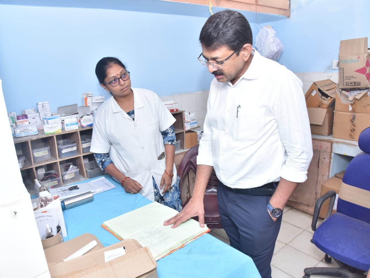 PHC ని ఆకస్మికంగా తనిఖీ చేసిన కలెక్టర్