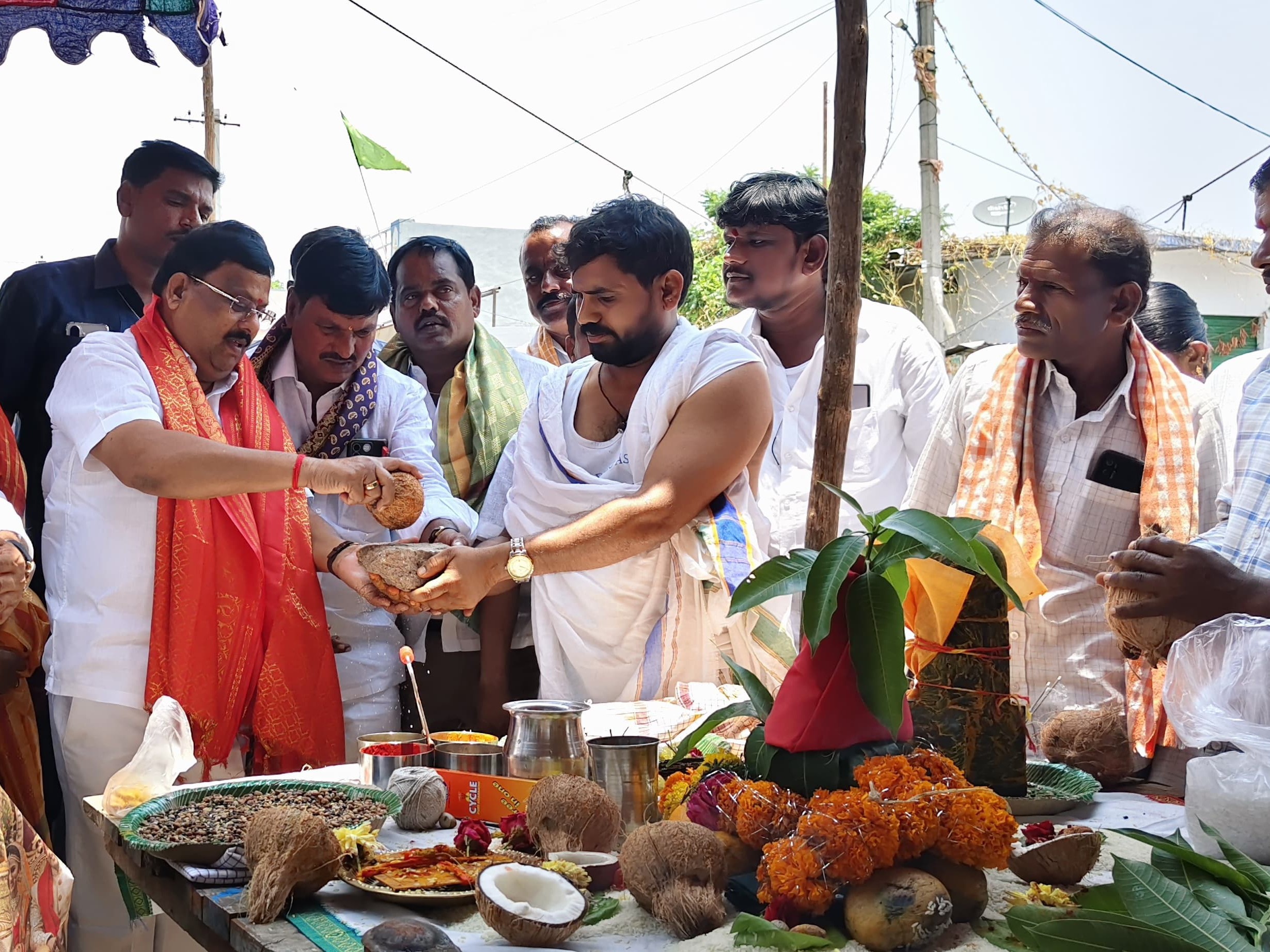 ఆలయ భూమి పూజలో పాల్గొన్న ఎమ్మెల్యే