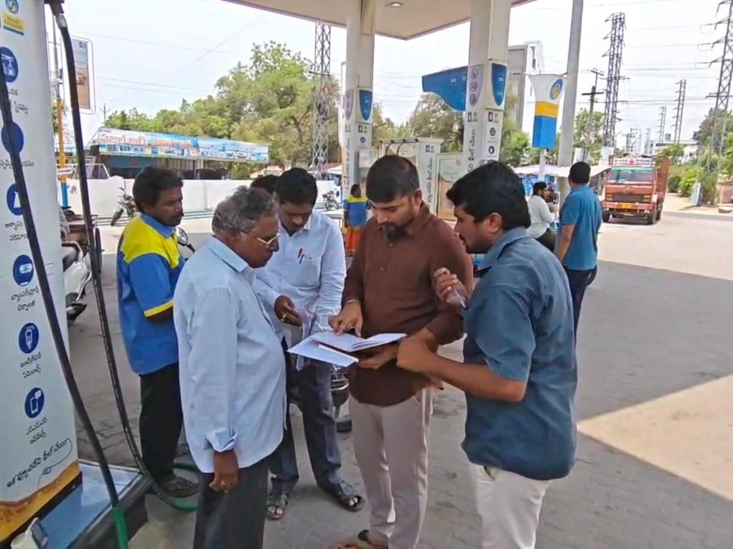 ‘పెట్రోల్ నిల్వలు పుష్కలం.. ఆందోళన వద్దు’