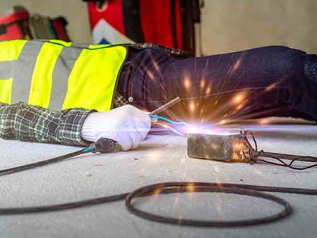 విద్యుత్ షాక్‌తో లైన్‌మెన్ మృతి