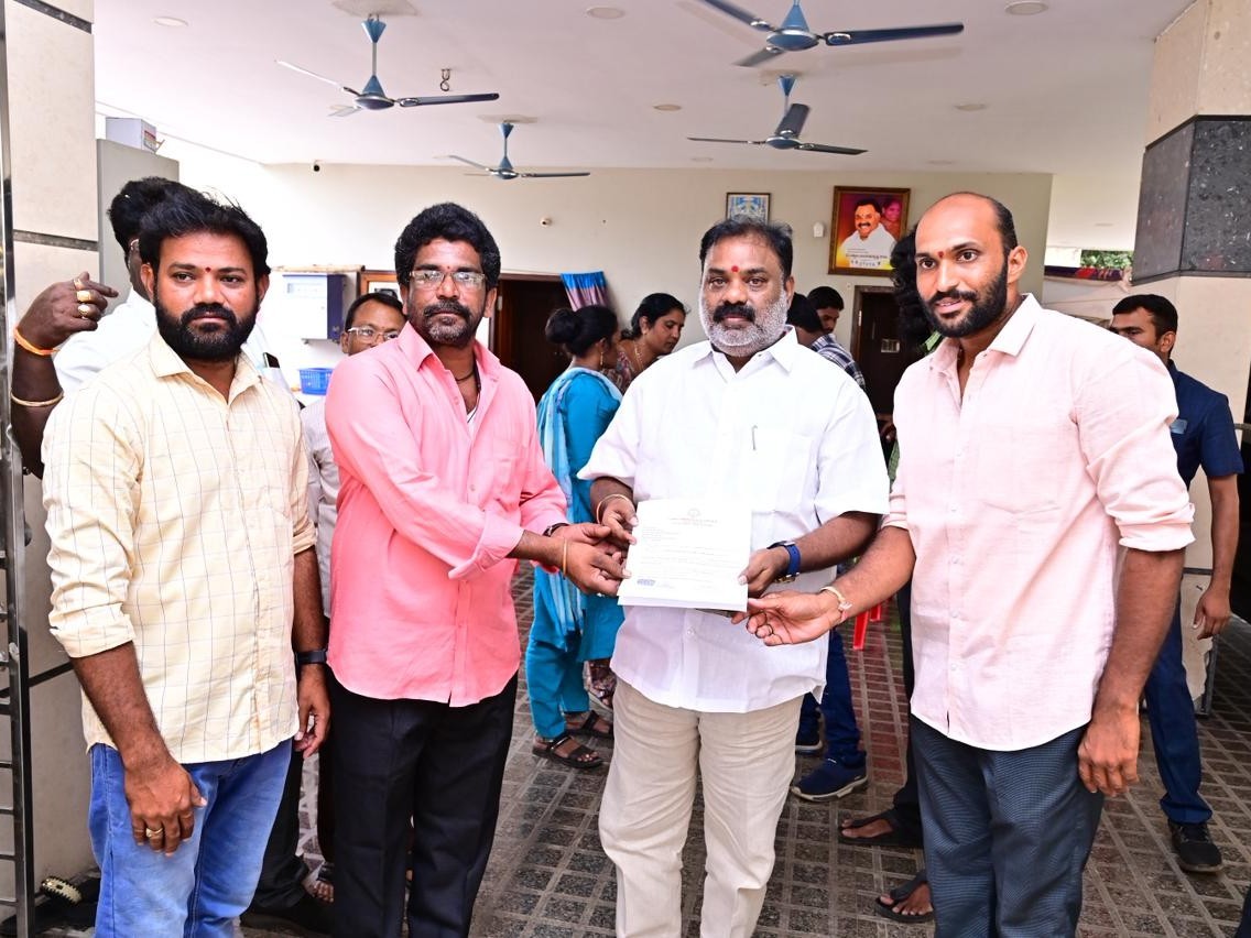 బాధితుడికి అండగా నిలిచిన ఎమ్మెల్యే