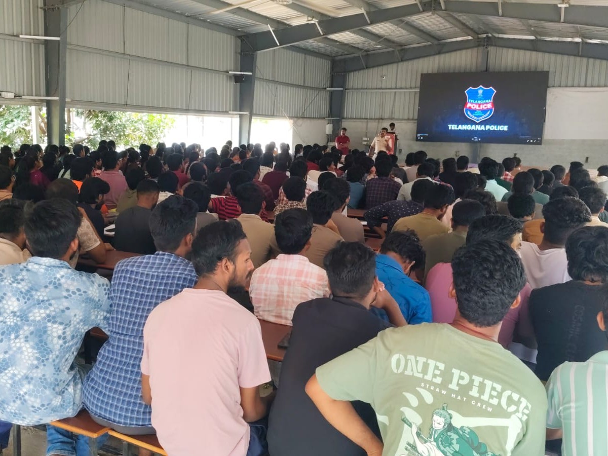 ఆన్‌లైన్ మోసాల పట్ల జాగ్రత్తగా ఉండాలి: ఎస్సై