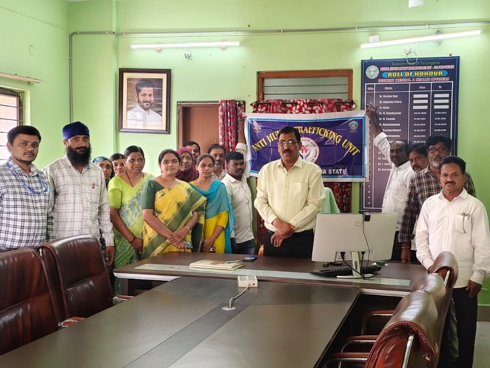 ‘లైంగిక వేధింపులకు గురైతే సమాచారం ఇవ్వండి’