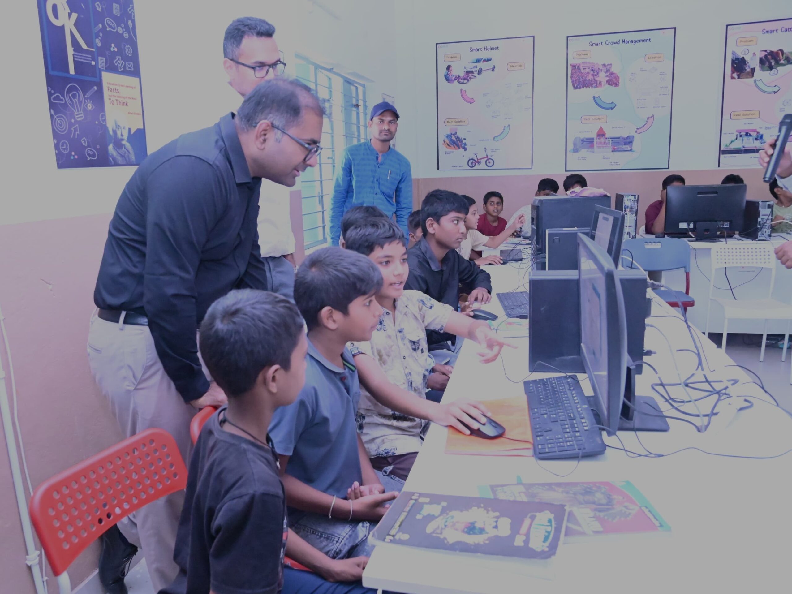 ఏఐ శిక్షణా కేంద్రాన్ని పరిశీలించిన కలెక్టర్