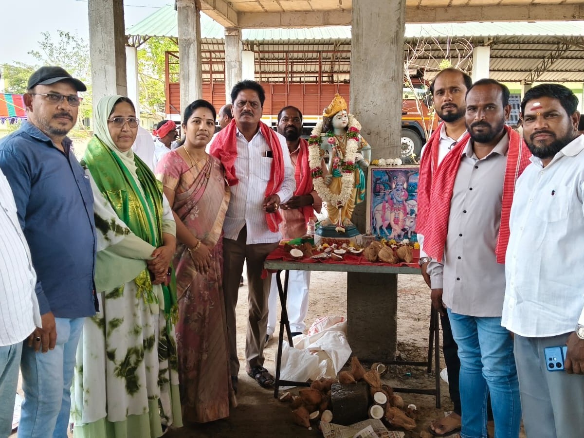 కల్వకుర్తిలో గొర్రెల మేకల సంత ప్రారంభం