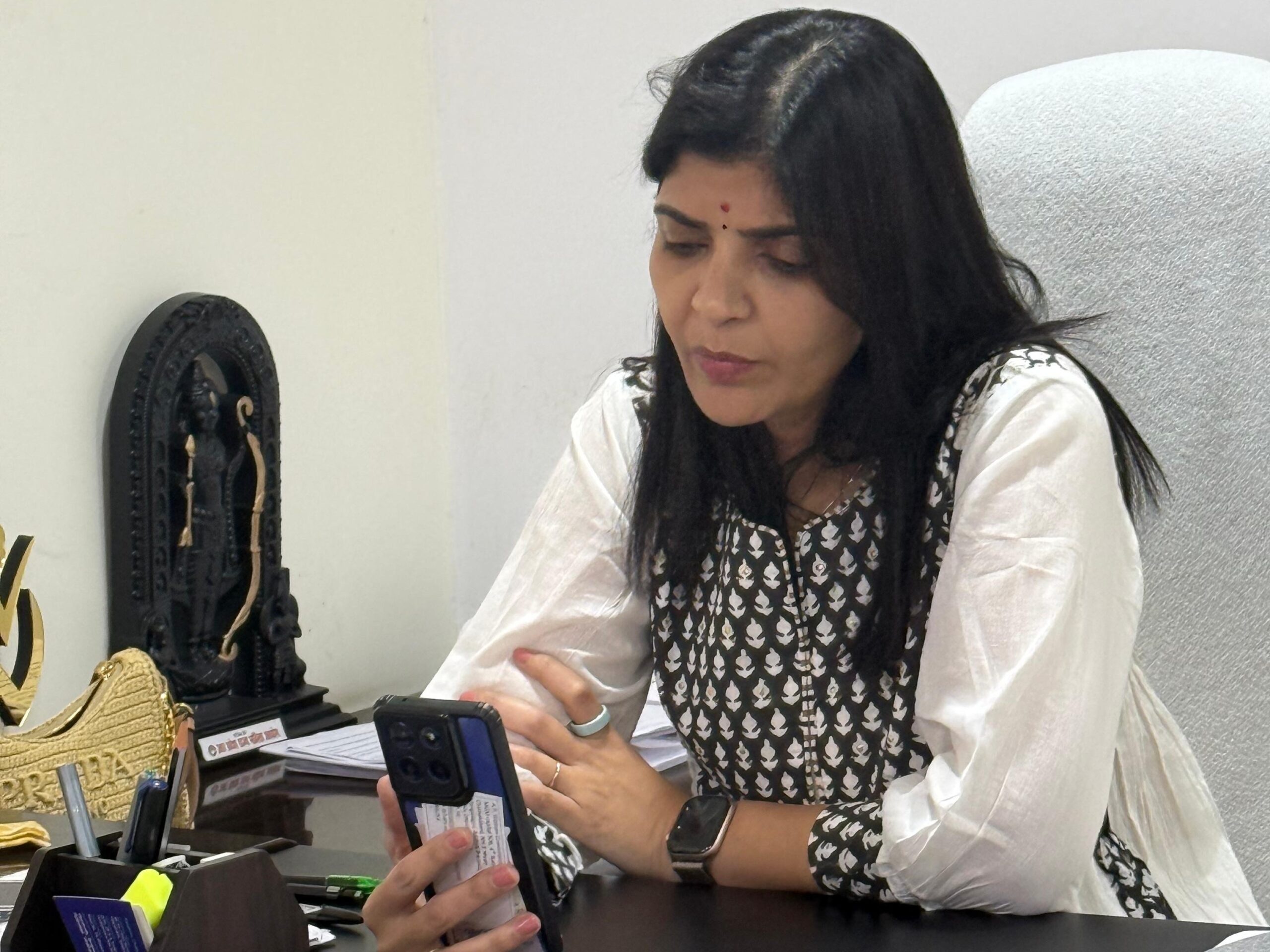 విశాఖ ఘటనపై మహిళా కమిషన్ ఛైర్‌పర్సన్ ఆగ్రహం