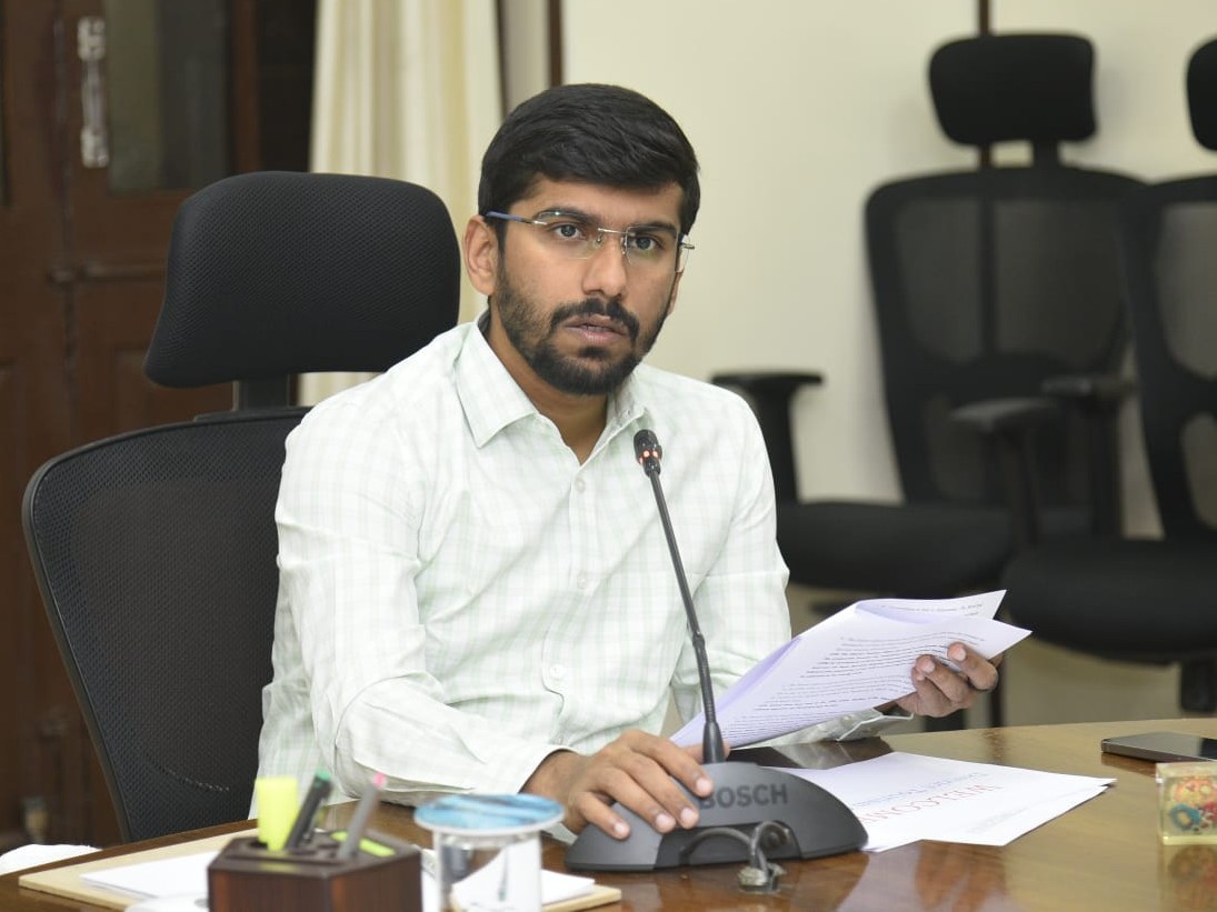 సింగిల్ విండో ద్వారా అనుమతులు: కలెక్టర్