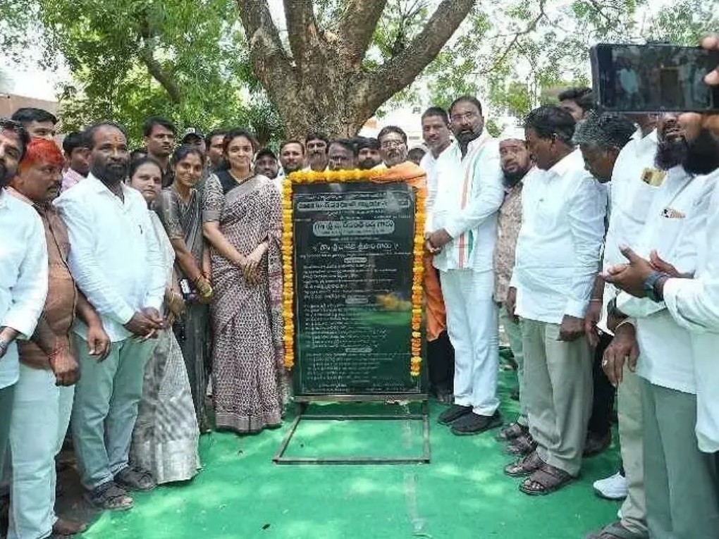 సబ్ డివిజన్ భవన నిర్మాణానికి మంత్రి భూమి పూజ