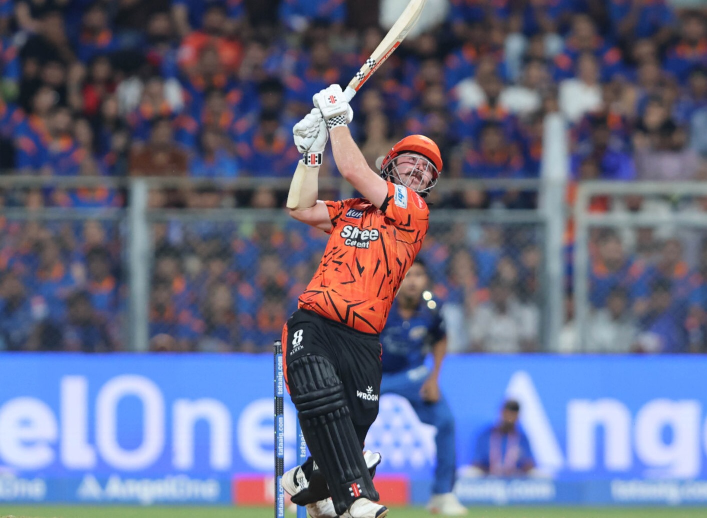 నిలకడగా ఆడుతున్న SRH బ్యాటర్లు