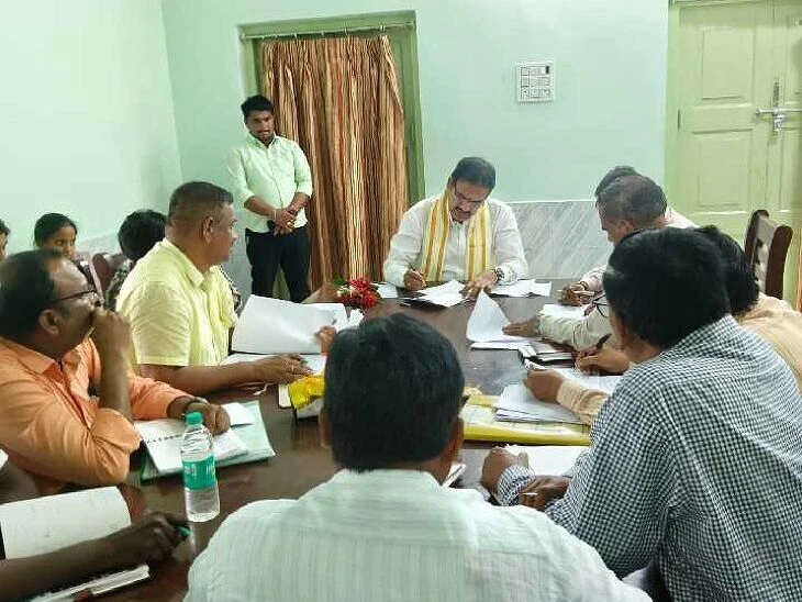 సాగునీటి ప్రాజెక్టుల పనుల్లో వేగం పెంచాలి: MLA