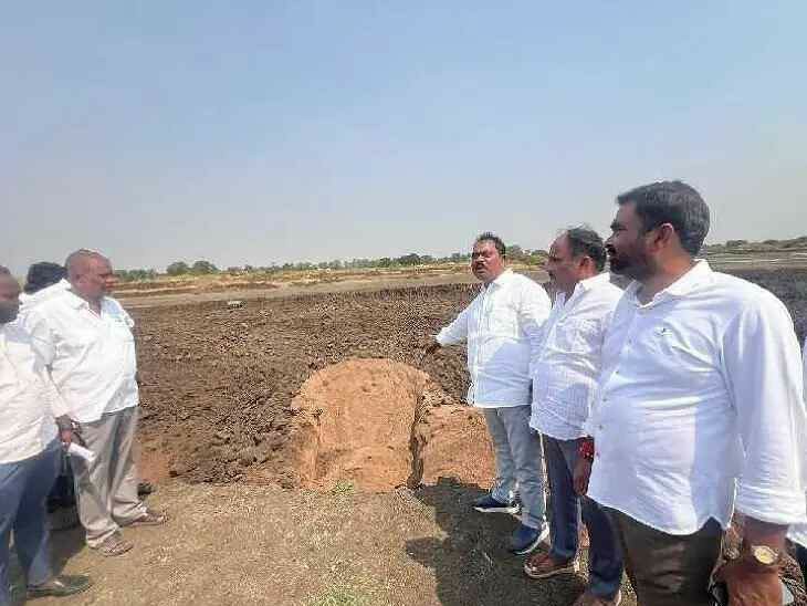 మట్టి అక్రమ తరలింపులపై మాజీ ఎమ్మెల్యే హెచ్చరిక