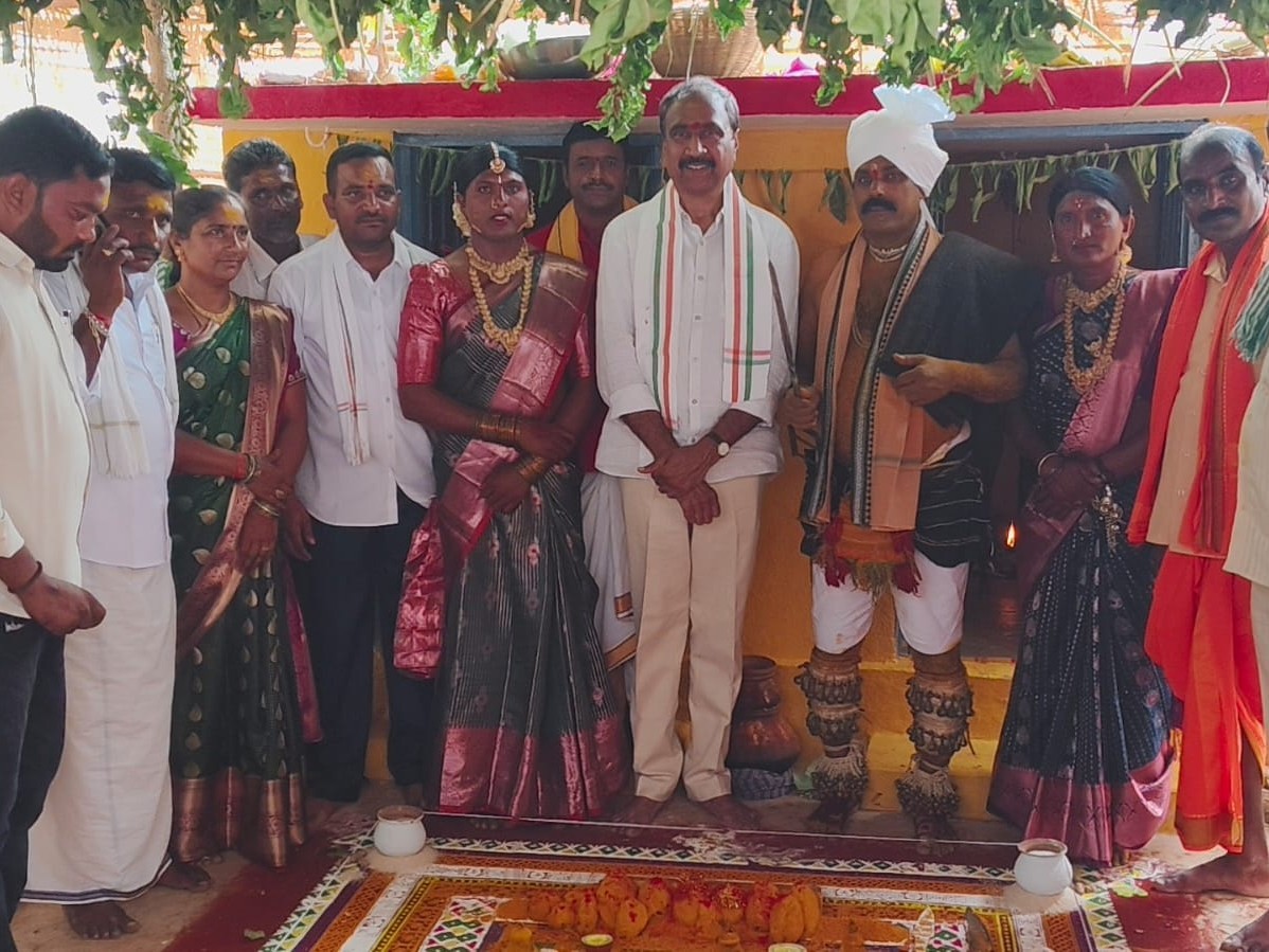 వెల్దుర్తిలో ఘనంగా మహంకాళి బోనాలు
