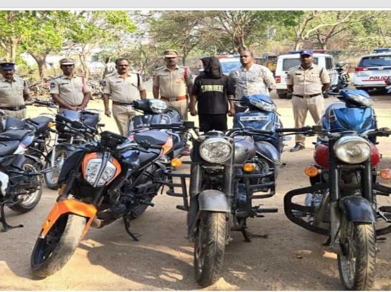 బైక్ చోరీలు.. ముఠా అరెస్ట్