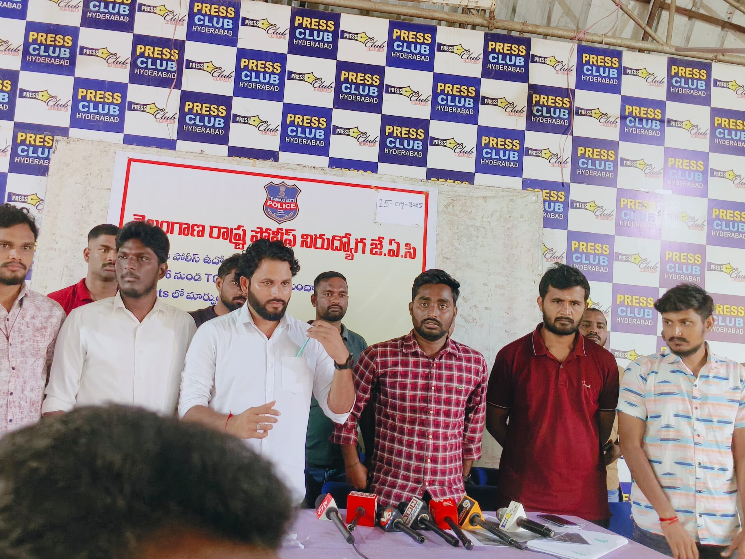 కానిస్టేబుల్ ఉద్యోగాలకు వయోపరిమితి పెంచాలని డిమాండ్