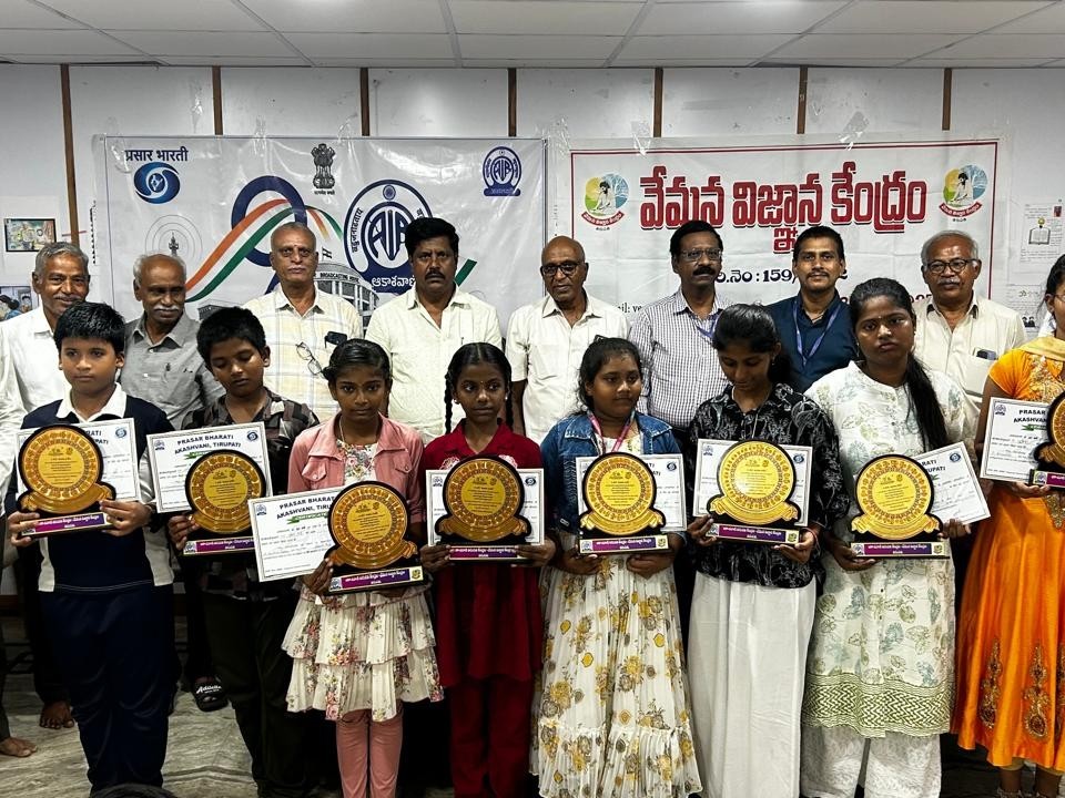 ఆకాశవాణి 90 వసంతాలు.. వ్యాసరచన పోటీలు