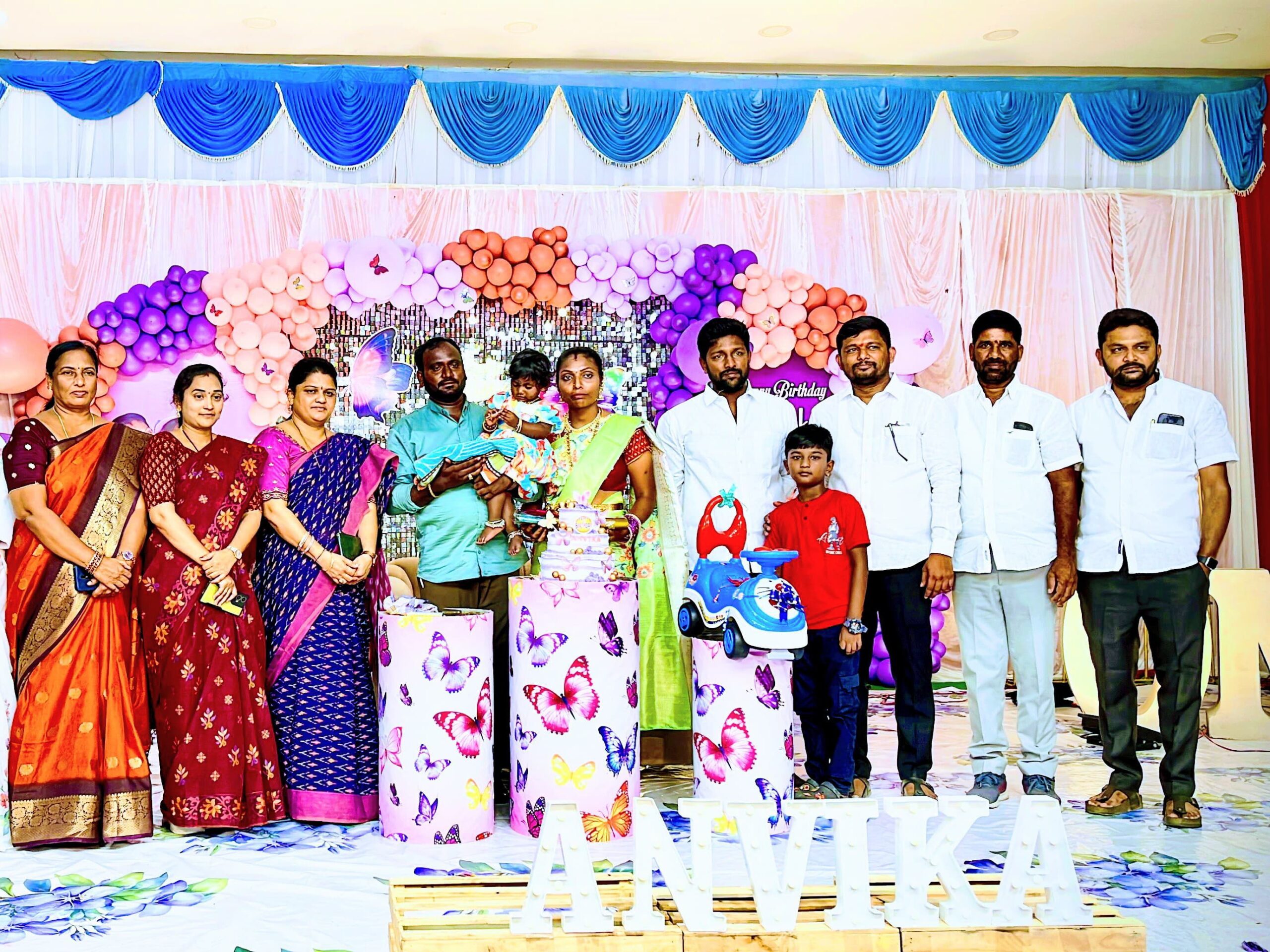 చిన్నారిని ఆశీర్వదించిన మున్సిపల్ ఛైర్మన్