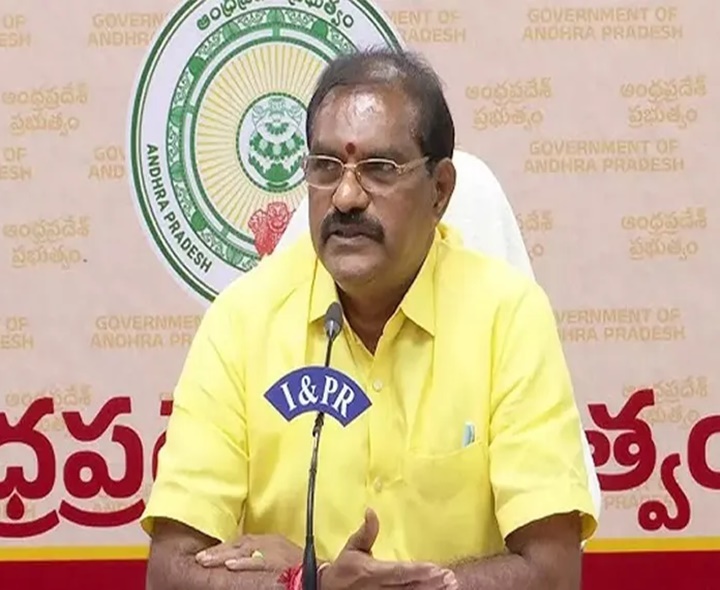 ఉచిత సైకిళ్లు పంపిణీ చేసిన నిమ్మల